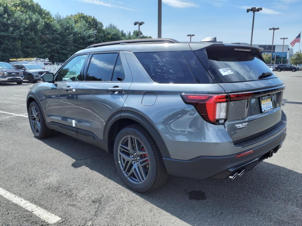 2025 Ford Explorer ST photo 4