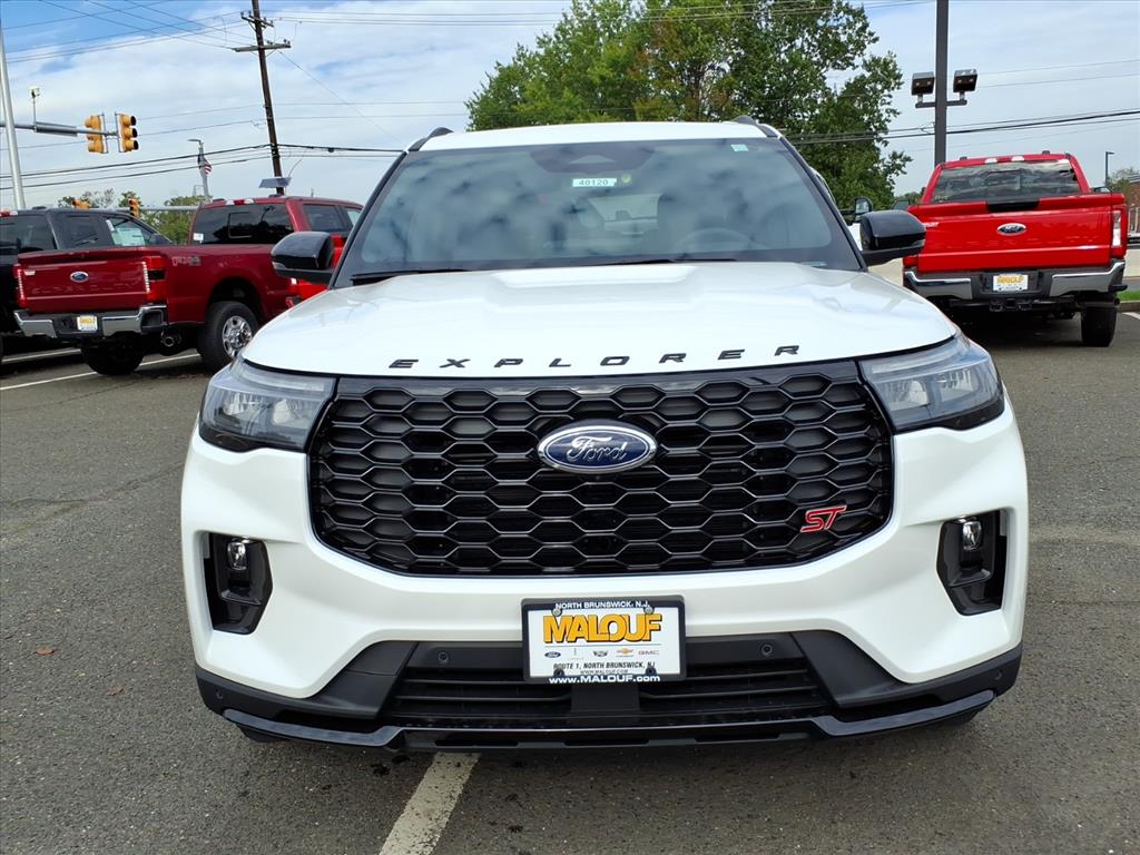 2025 Ford Explorer ST photo 2