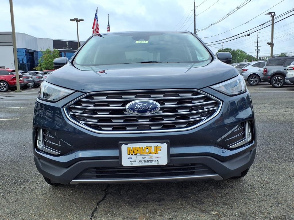 2022 Ford Edge SEL photo 2