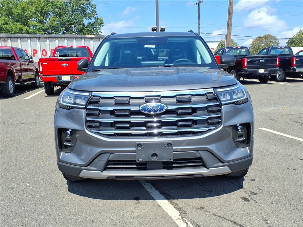 2025 Ford Explorer photo 2