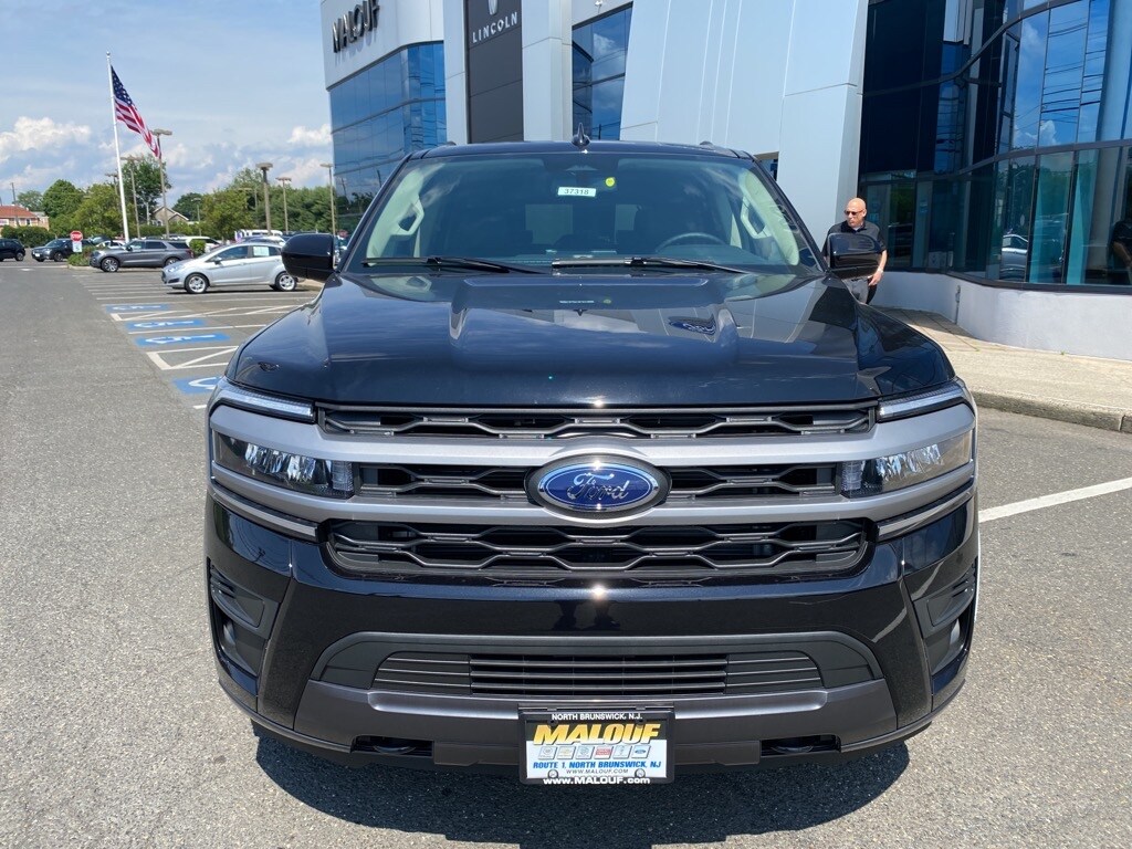 2022 Ford Expedition XLT photo 2
