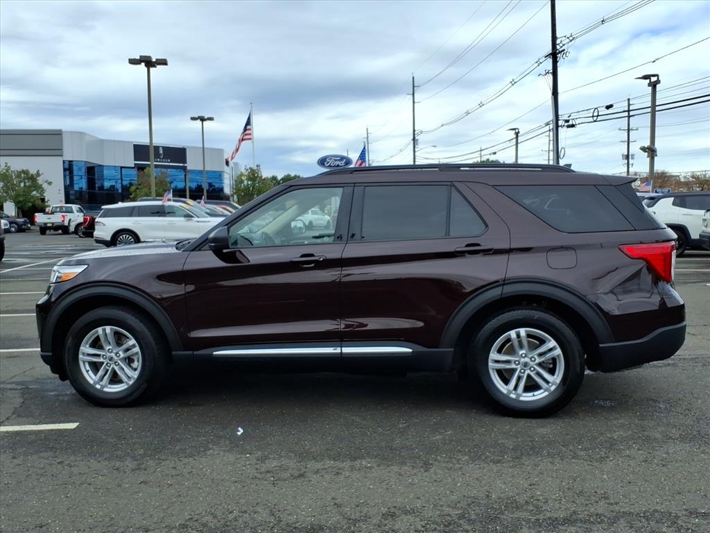 2022 Ford Explorer XLT photo 3