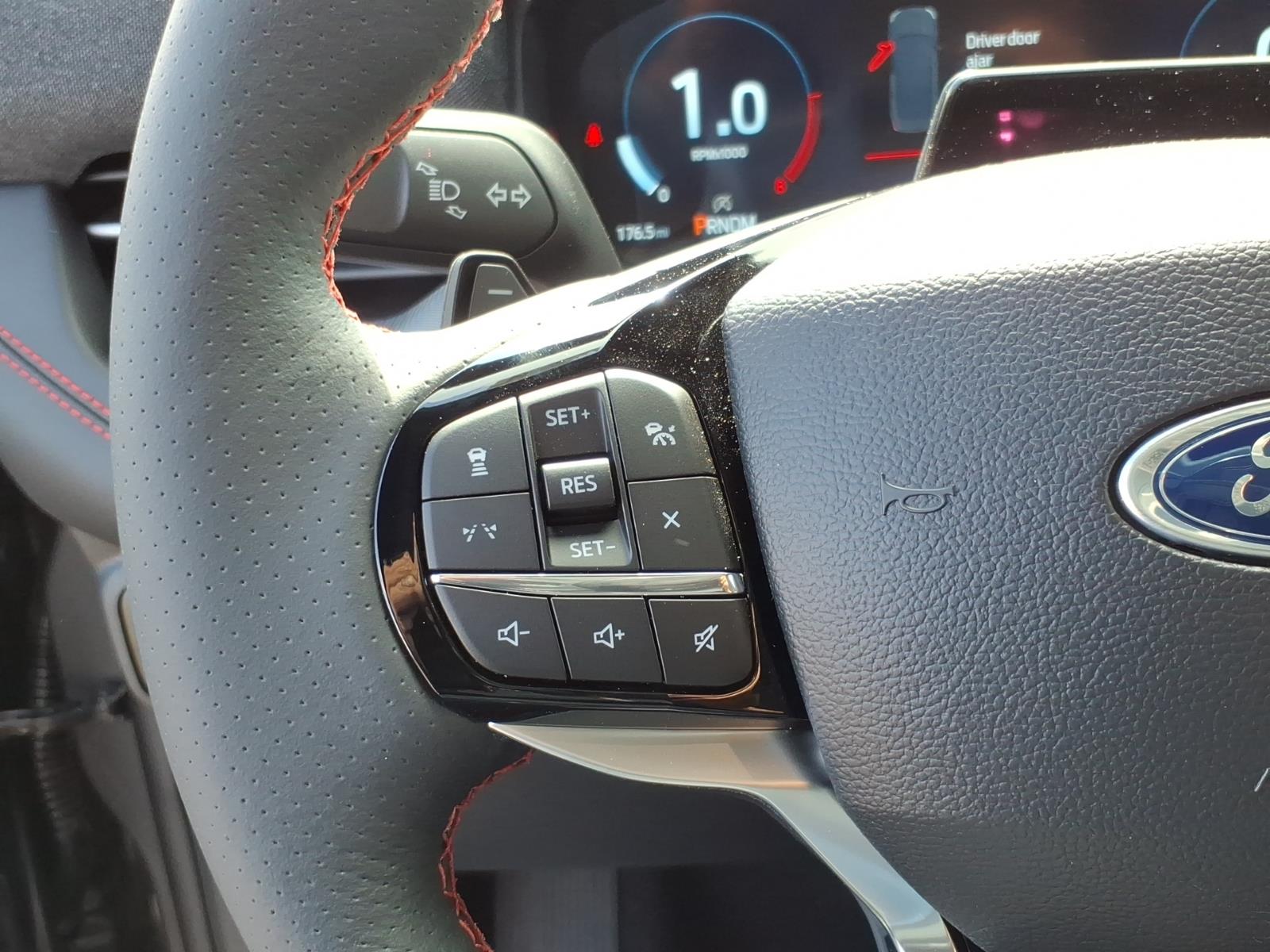 2026 Ford Explorer ST - Photo 18