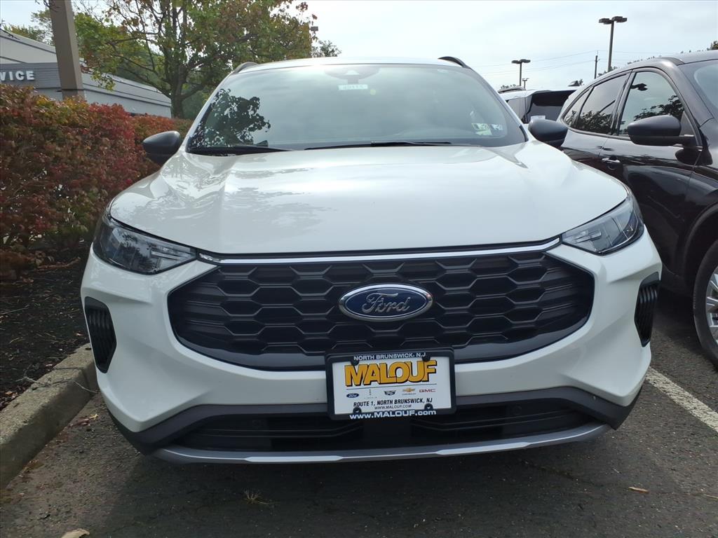2025 Ford Escape ST-Line photo 2