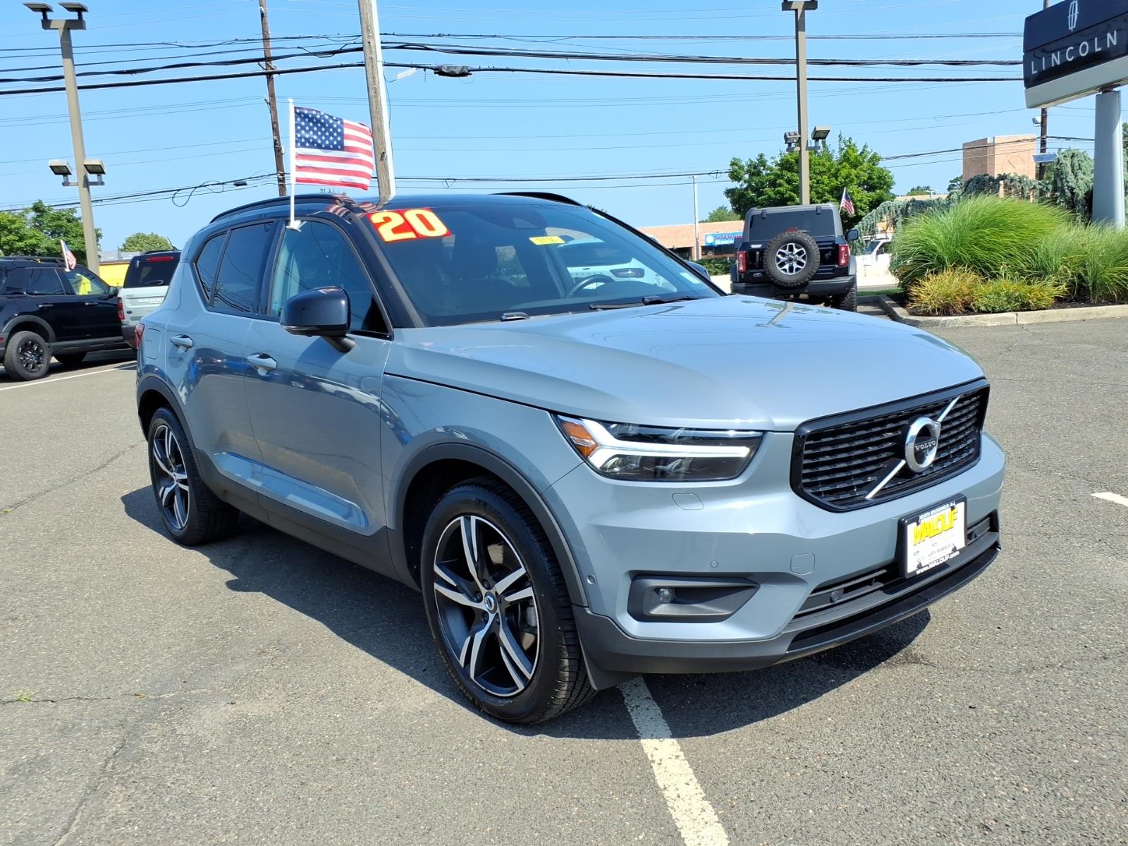 2020 Volvo XC40 T5 R-Design AWD's photo