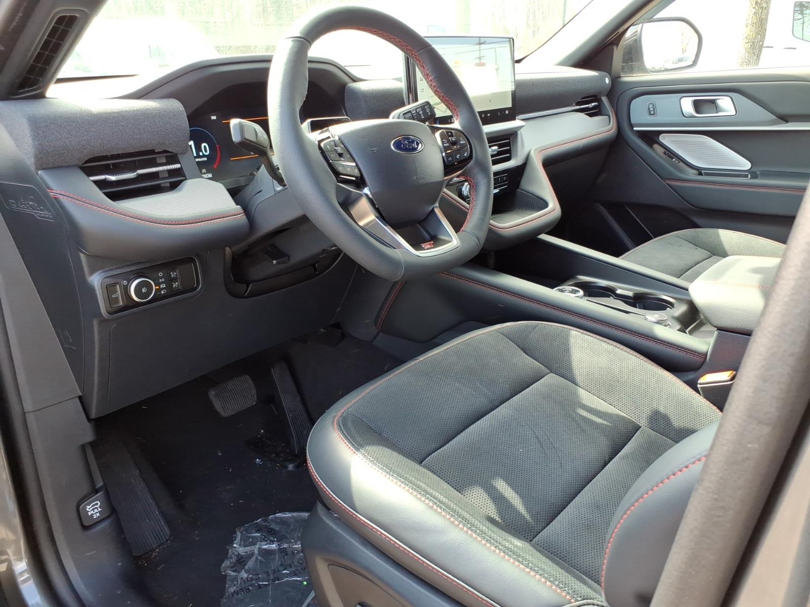 2026 Ford Explorer ST - Photo 13