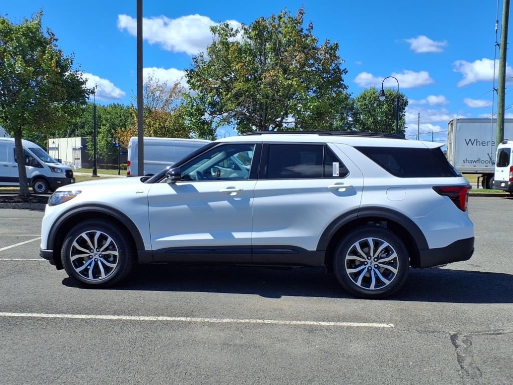2025 Ford Explorer ST-Line photo 4