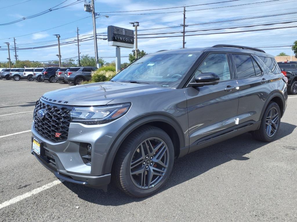 2025 Ford Explorer ST photo 3
