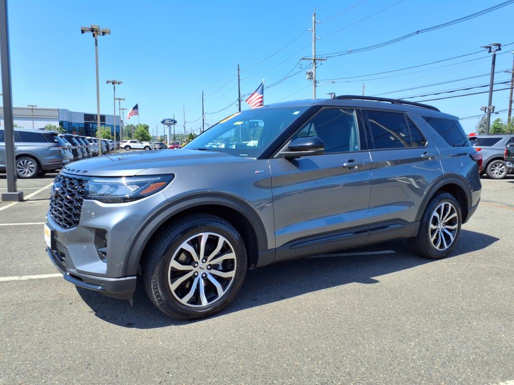 2025 Ford Explorer ST-Line photo 3