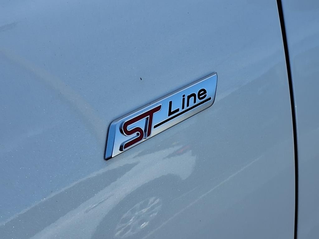 2025 Ford Escape ST-Line photo 2