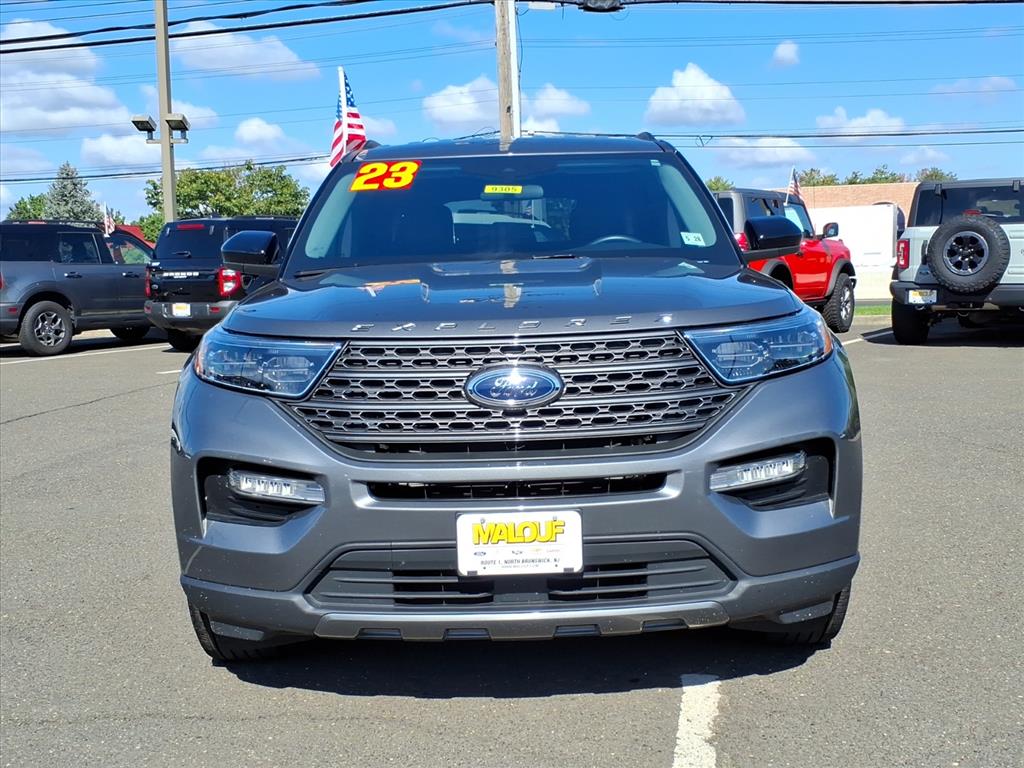 2023 Ford Explorer XLT photo 2