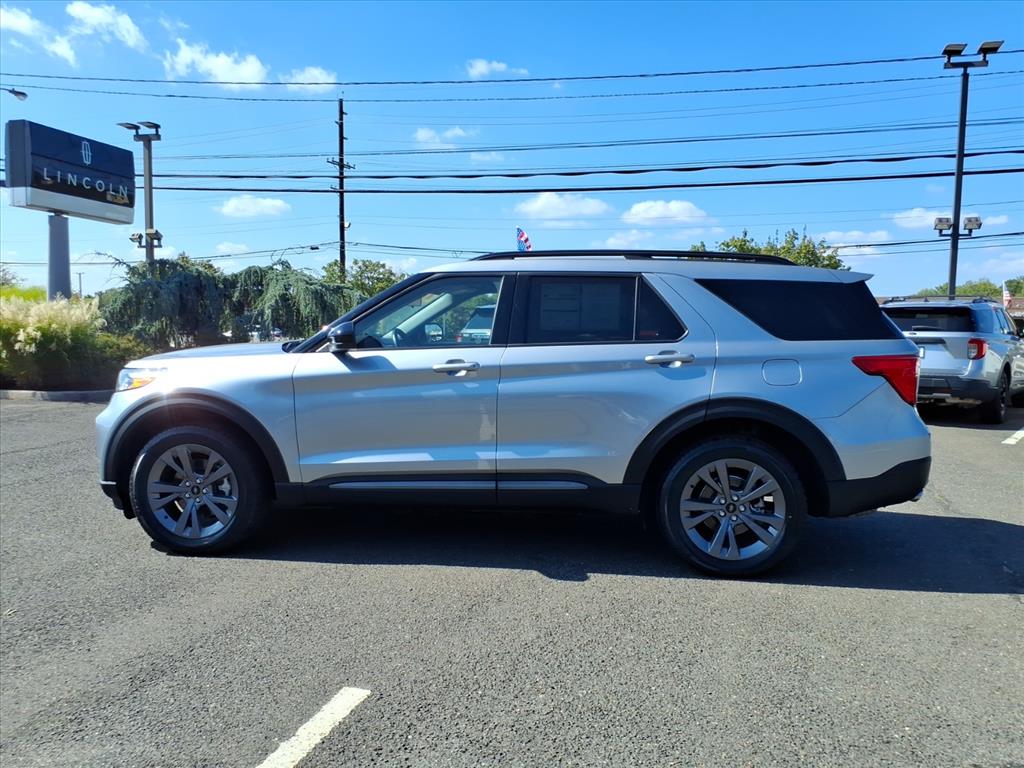 2022 Ford Explorer XLT photo 3