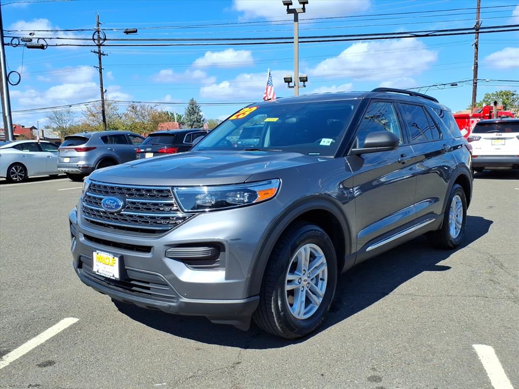2023 Ford Explorer XLT photo 2
