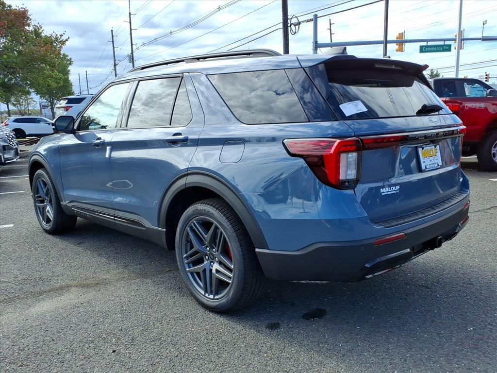 2025 Ford Explorer ST-Line photo 4