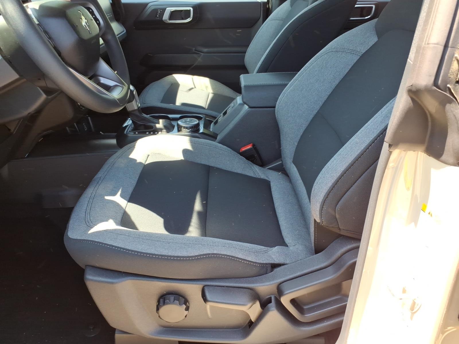 2026 Ford Bronco 4-Door Base - Photo 14