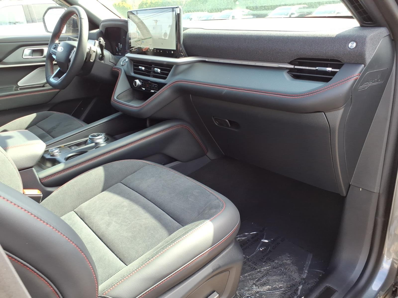 2026 Ford Explorer ST - Photo 9