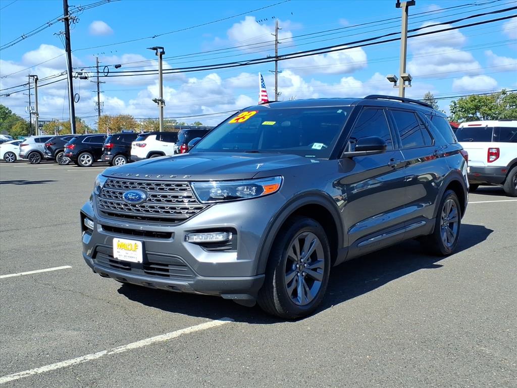 2023 Ford Explorer XLT photo 3