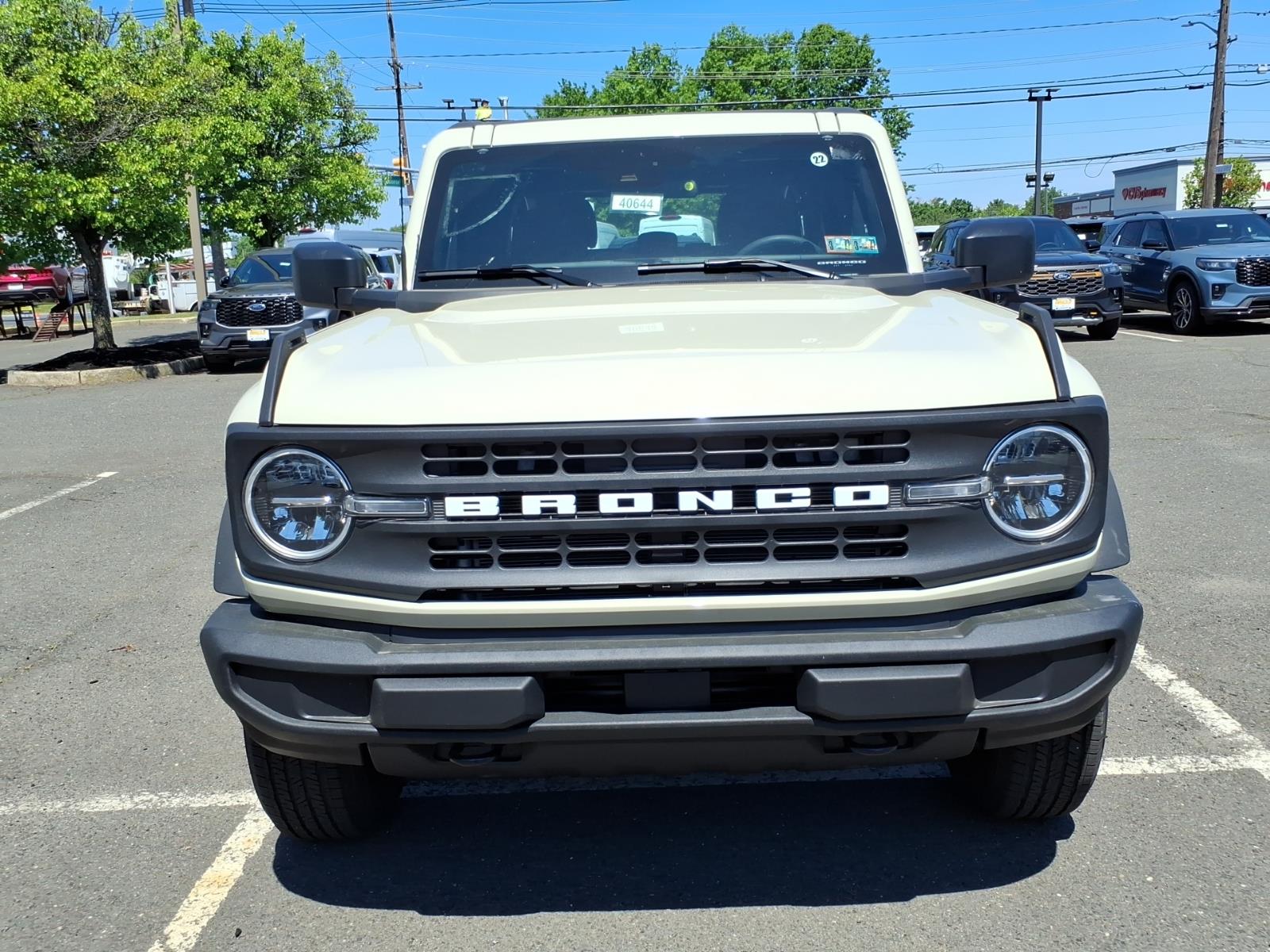 2026 Ford Bronco 4-Door Base - Photo 2