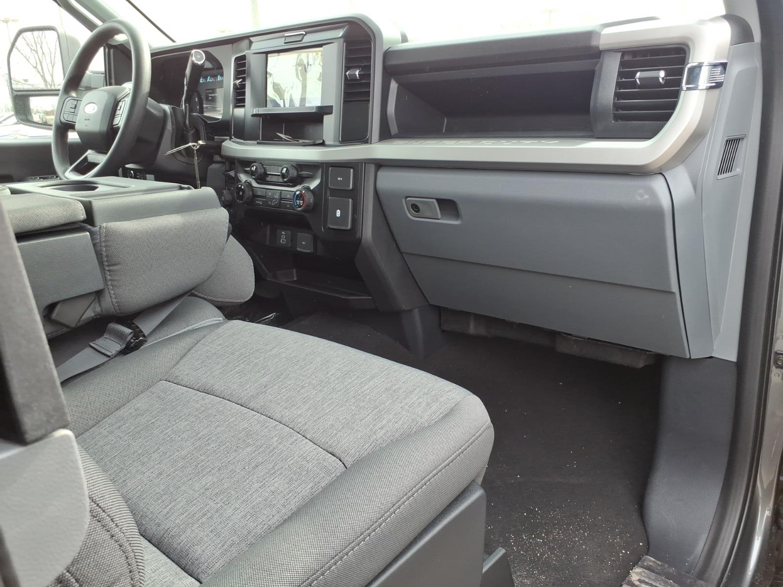 2026 Ford F-350 Super Duty XL - Photo 10