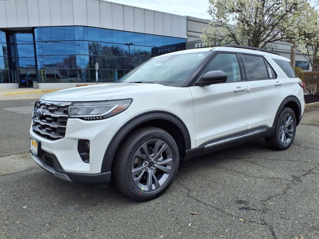 2025 Ford Explorer photo 3