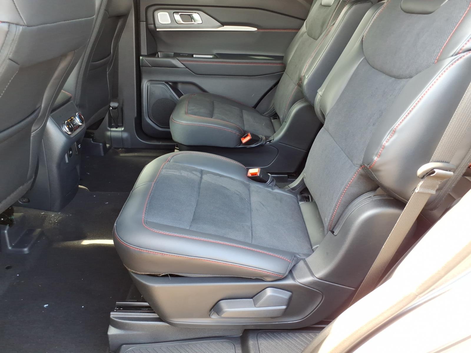 2026 Ford Explorer ST - Photo 12