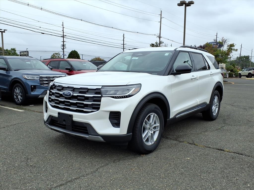2025 Ford Explorer photo 3