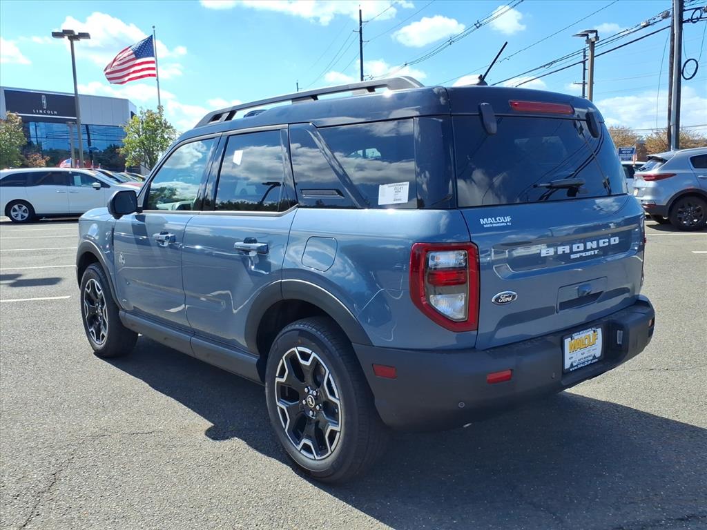 2025 Ford Bronco Sport Outer Banks photo 3