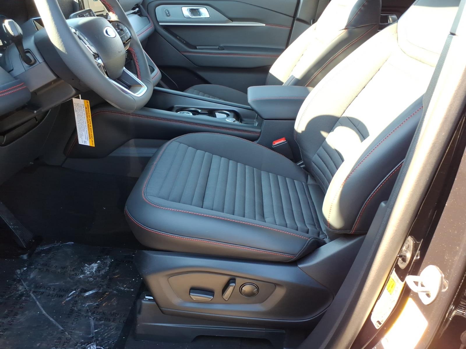 2026 Ford Explorer ST-Line - Photo 14