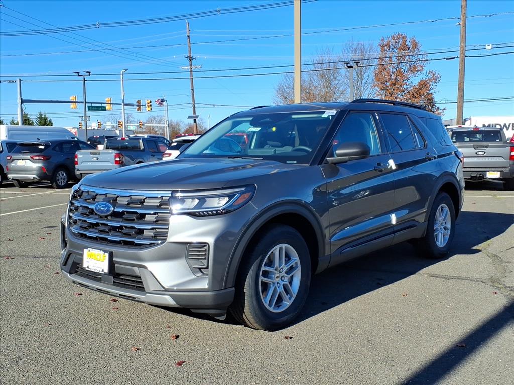 2026 Ford Explorer photo 2