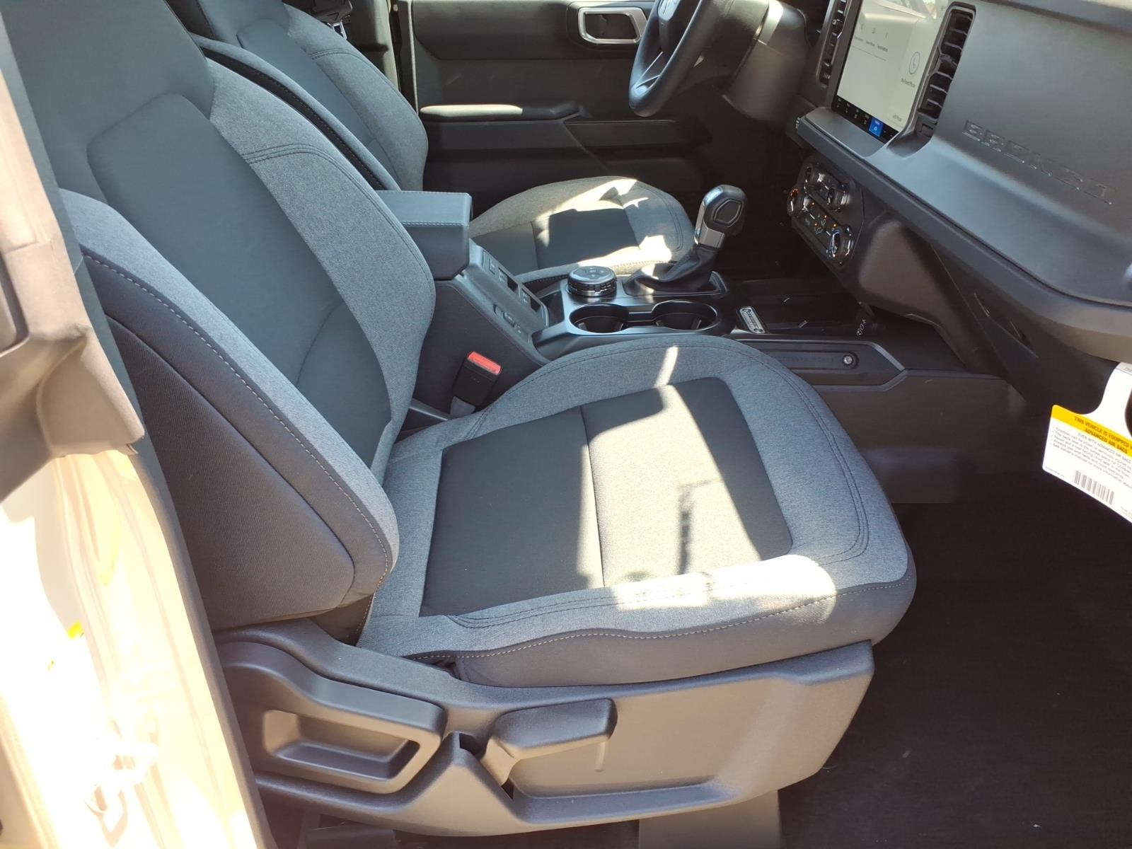2026 Ford Bronco 4-Door Base - Photo 8