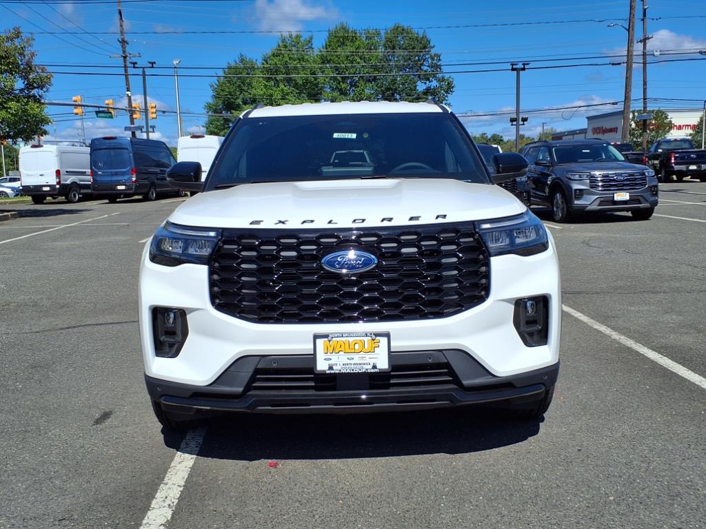 2025 Ford Explorer ST-Line photo 2