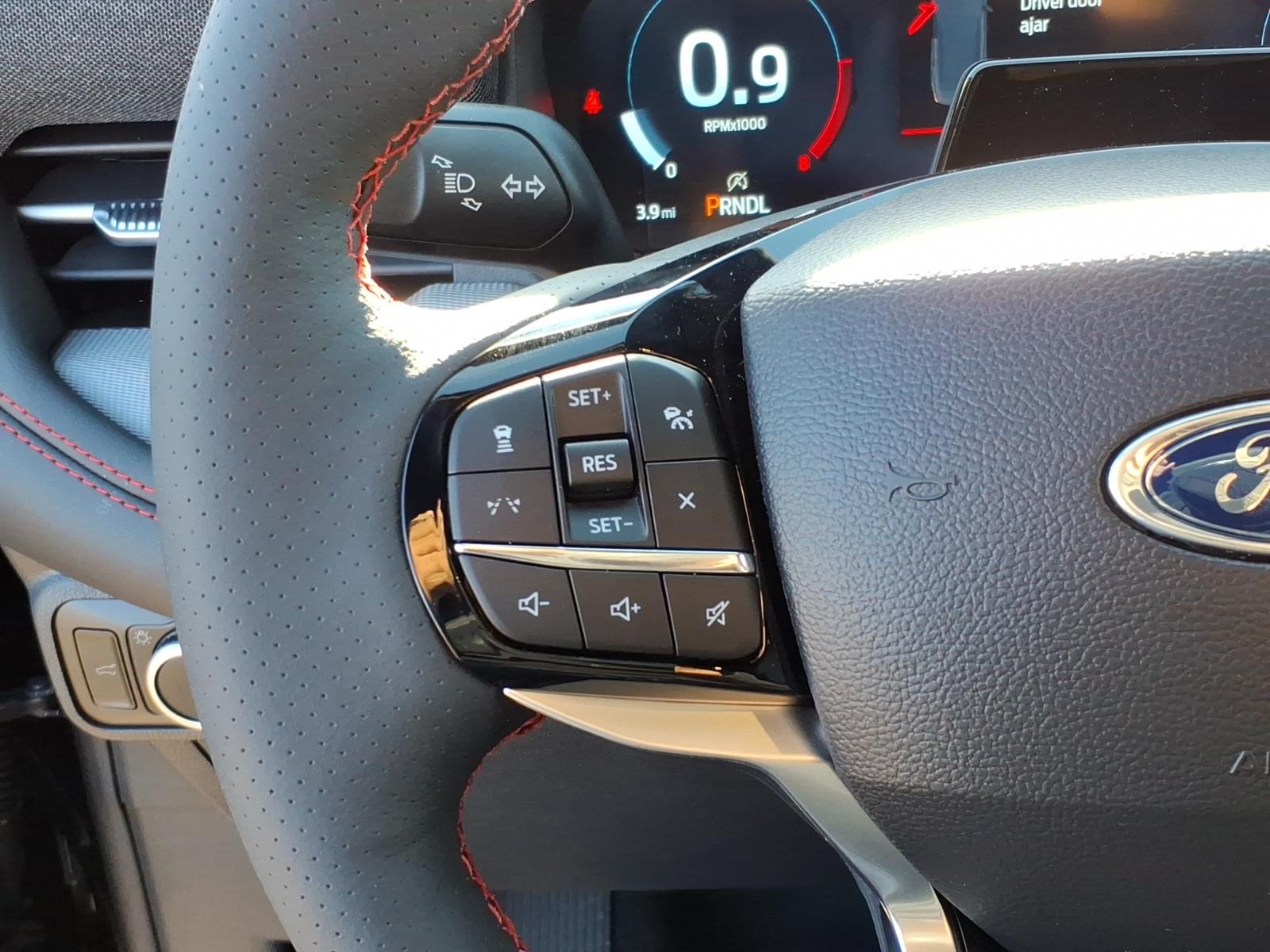 2026 Ford Explorer ST-Line - Photo 17