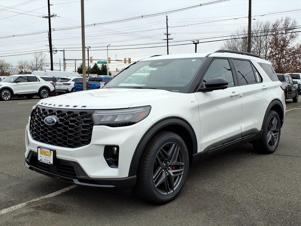 2026 Ford Explorer ST-Line photo 3