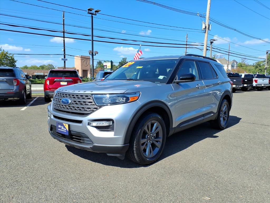2022 Ford Explorer XLT photo 2