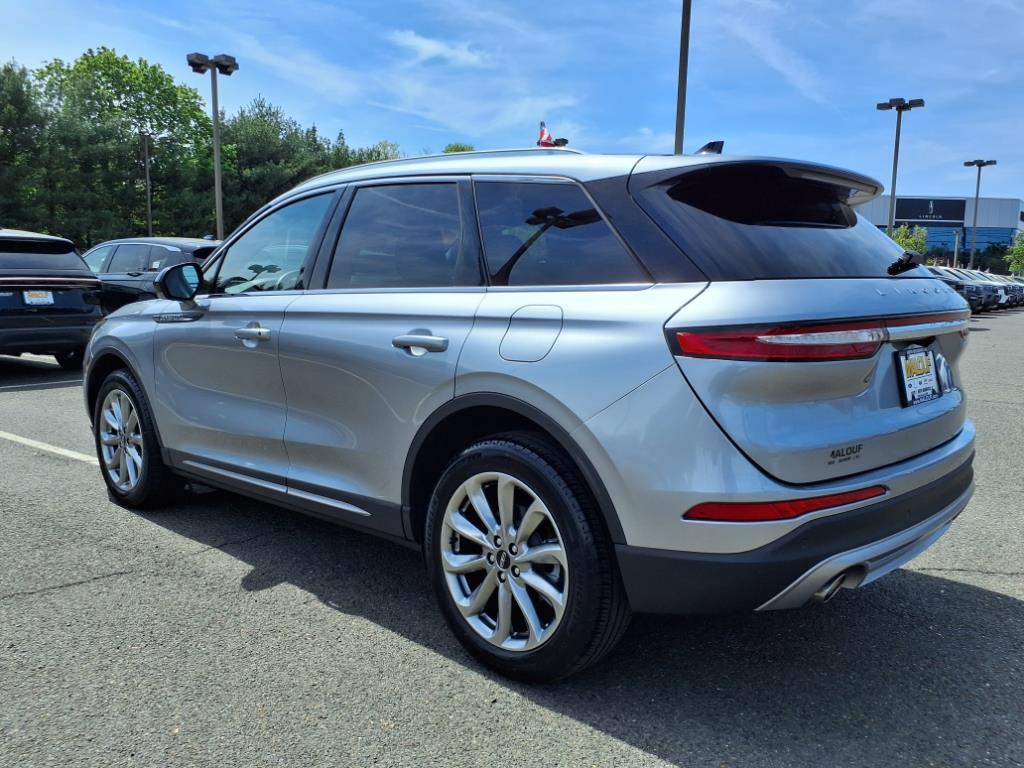 2022 Lincoln Corsair Standard photo 4