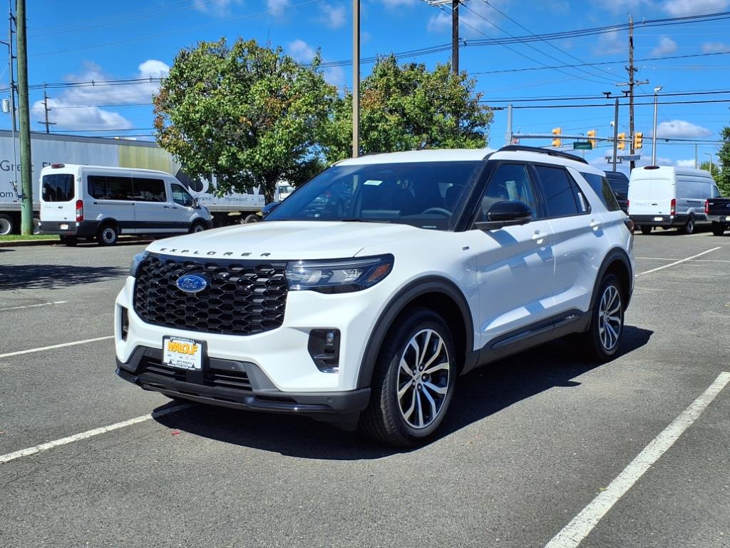 2025 Ford Explorer ST-Line photo 3