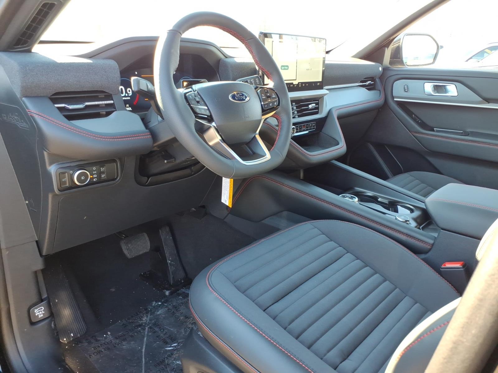2026 Ford Explorer ST-Line - Photo 13