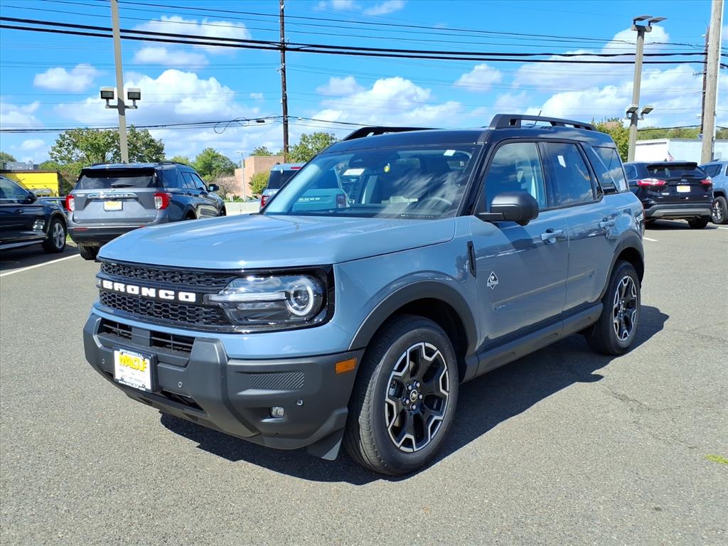 2025 Ford Bronco Sport Outer Banks photo 2