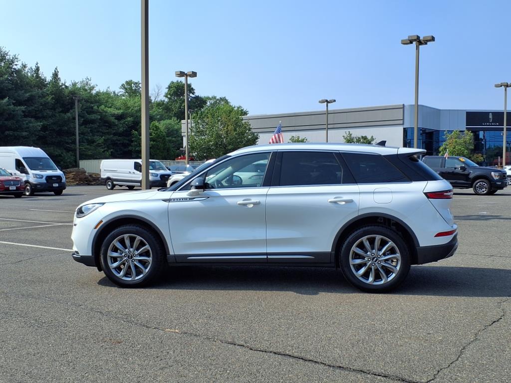 2022 Lincoln Corsair Standard photo 4