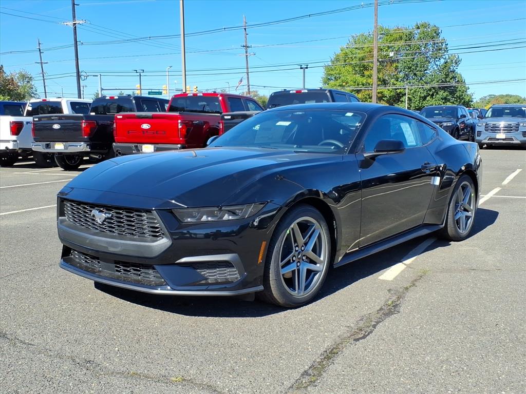 2025 Ford Mustang EcoBoost photo 3