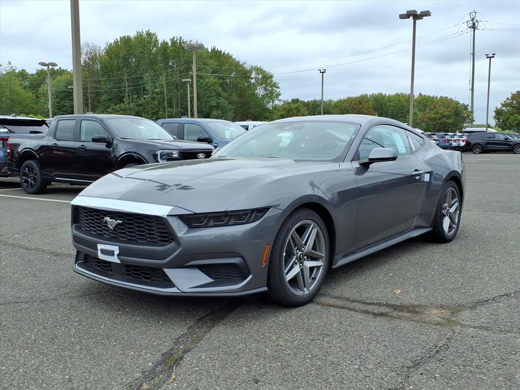 2025 Ford Mustang EcoBoost photo 3