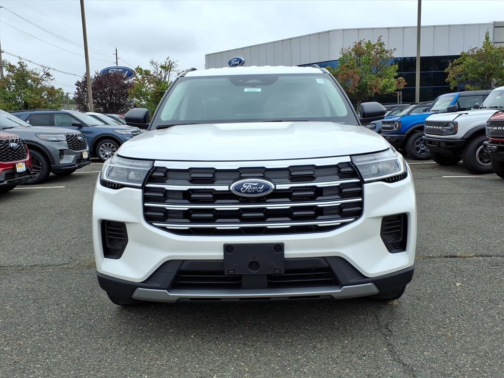 2025 Ford Explorer photo 2