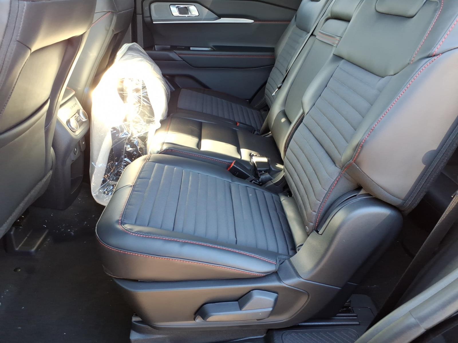 2026 Ford Explorer ST-Line - Photo 12