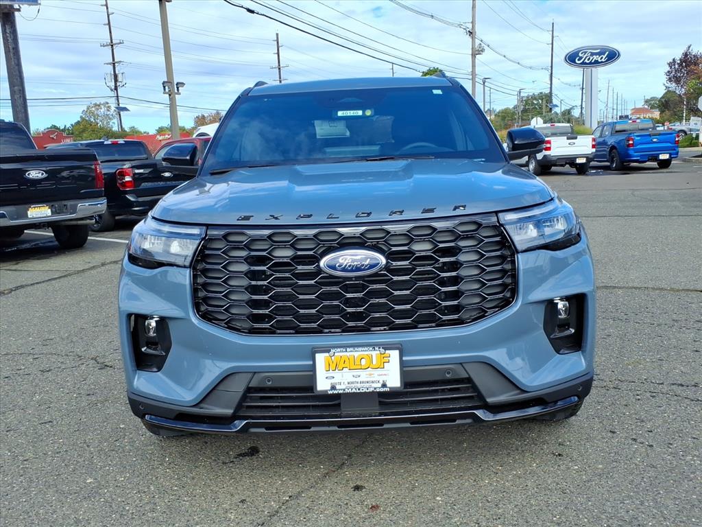 2025 Ford Explorer ST-Line photo 2