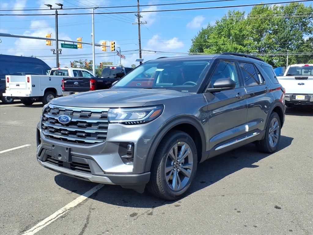 2025 Ford Explorer photo 3