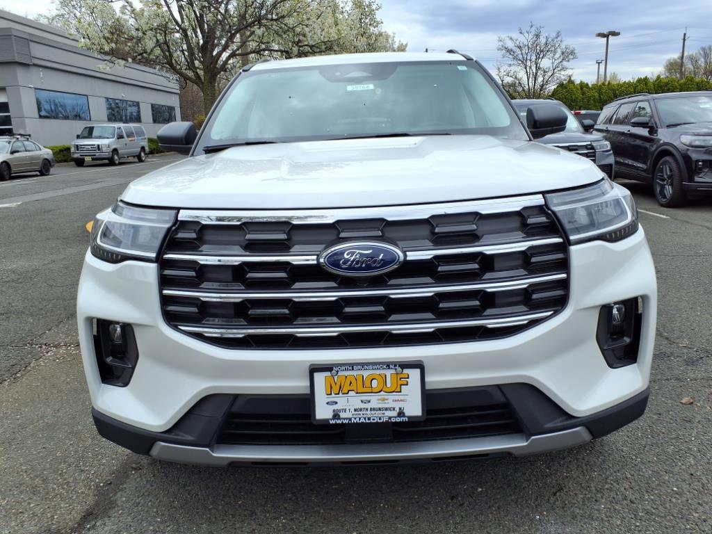 2025 Ford Explorer photo 2