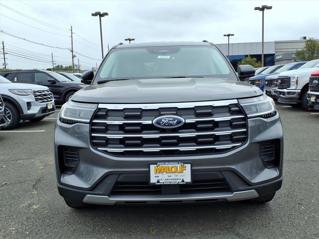2025 Ford Explorer photo 2