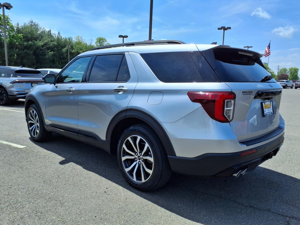 2021 Ford Explorer ST photo 4