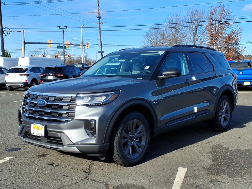 2026 Ford Explorer photo 3