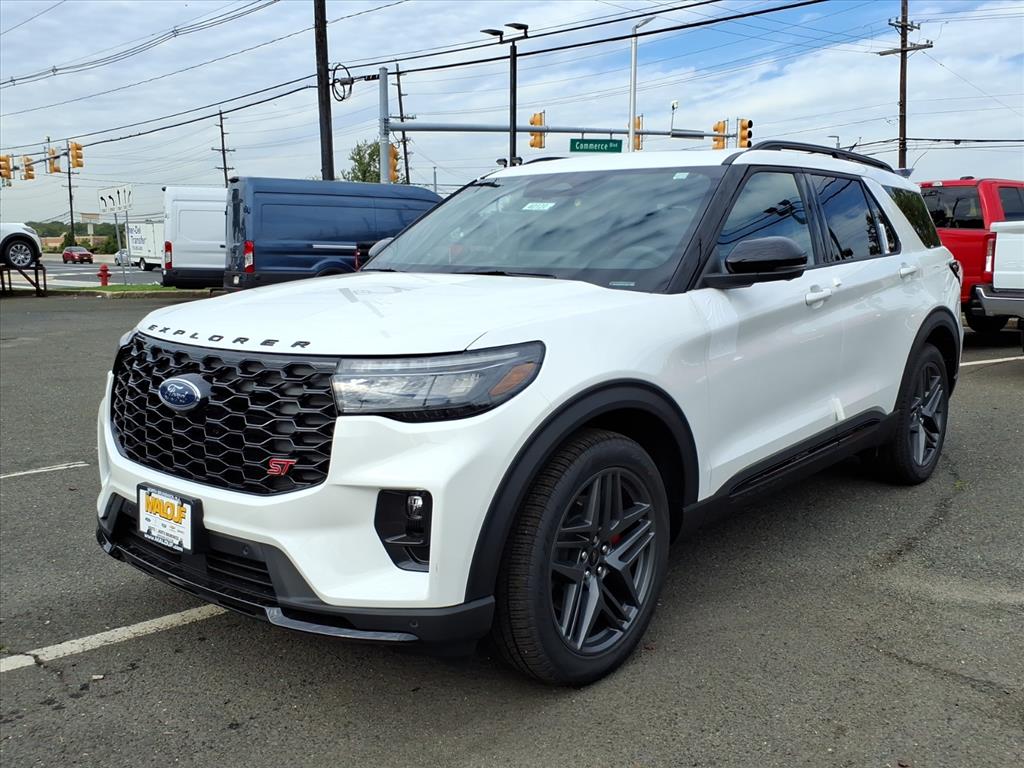 2025 Ford Explorer ST photo 3